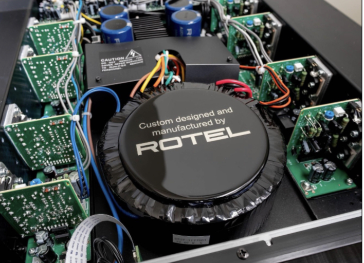 Rotel C8 - надежен как скала, имеет малое тепловыделение, великолепно звучит и красиво выглядит!